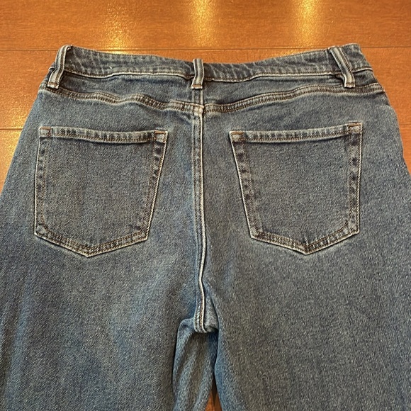 The Mom Jeans - Picture 7 of 9